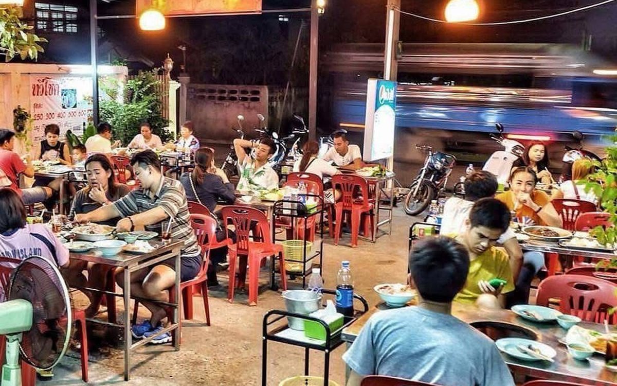 ร้านทวีโชคหมูกะทะสาขาแรก ห้องแถว 9 โต๊ะ ย่านดอนเมือง